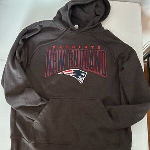 Men’s XL New England Patriots hoodie.